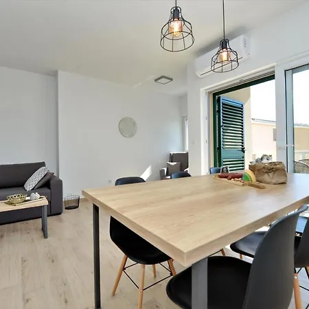 Villa Teco - Moderne Apartments Mit Pool Und Meerblick Trogir