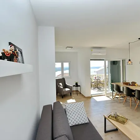 Villa Teco - Moderne Apartments Mit Pool Und Meerblick Trogir