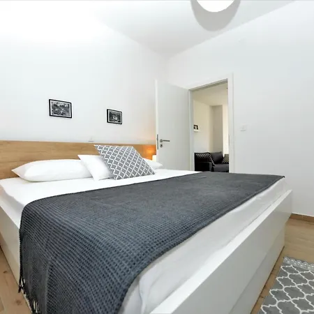 Villa Teco - Moderne Apartments Mit Pool Und Meerblick Trogir
