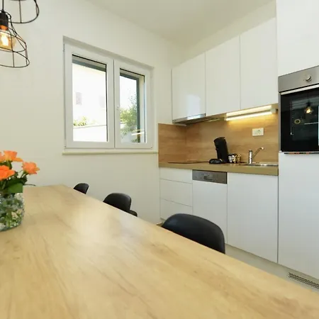 Villa Teco - Moderne Apartments Mit Pool Und Meerblick * Trogir