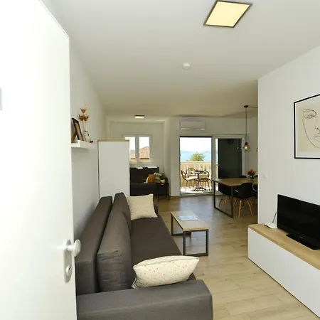 Villa Teco - Moderne Apartments Mit Pool Und Meerblick Trogir