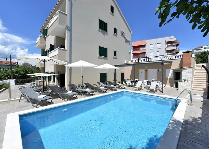 Tećo - Moderne Mit Pool Und Meerblick *
