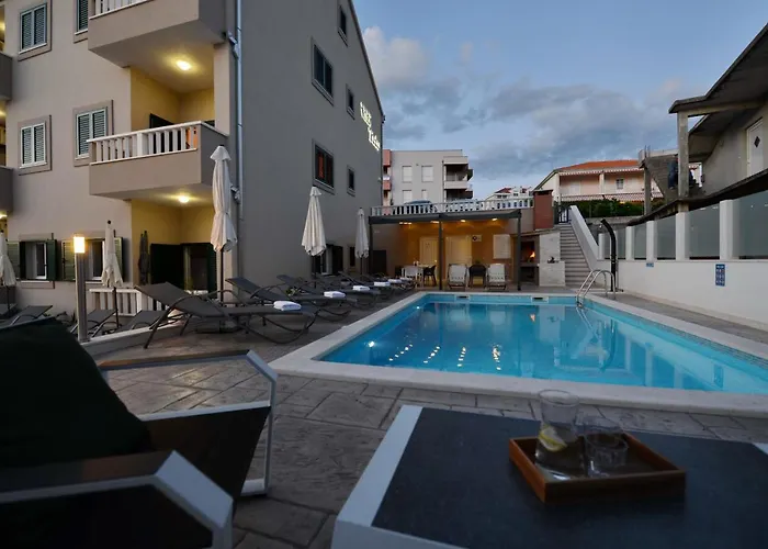 Apartment Tećo - Moderne Mit Pool Und Meerblick