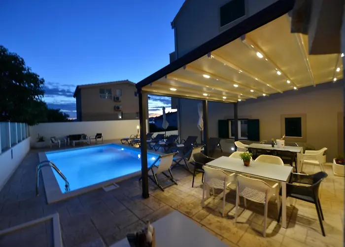 Apartment Tećo - Moderne Mit Pool Und Meerblick