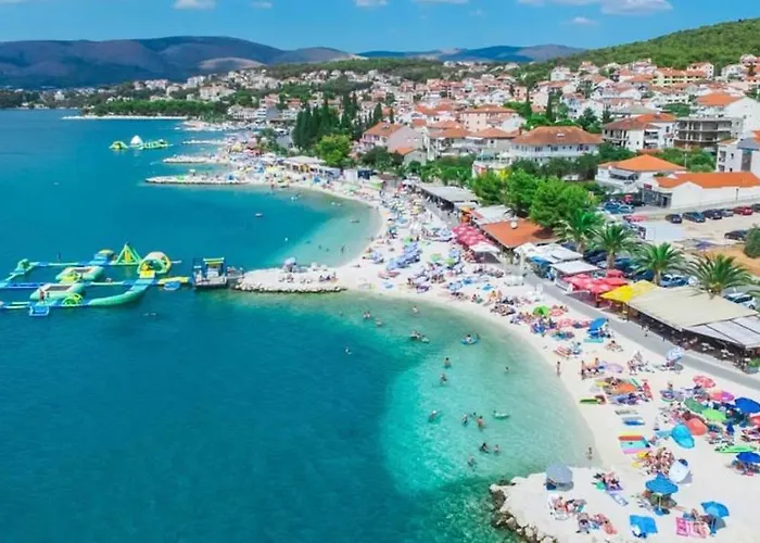 Tećo - Moderne Mit Pool Und Meerblick Trogir