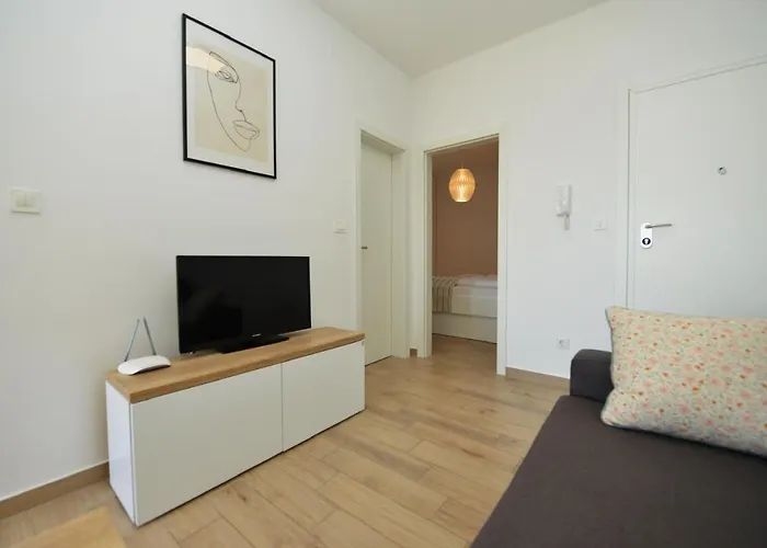 Tećo - Moderne Mit Pool Und Meerblick