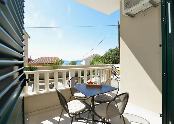 Tećo - Moderne Mit Pool Und Meerblick