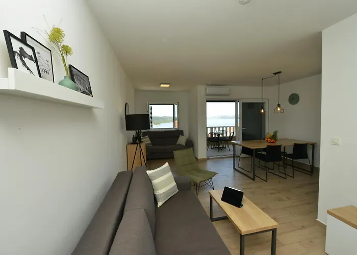 Tećo - Moderne Mit Pool Und Meerblick *
