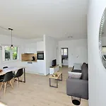 Teco - Moderne Mit Pool Und Meerblick * トロギール