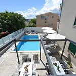 アパート Teco - Moderne Mit Pool Und Meerblick トロギール