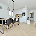 Teco - Moderne Mit Pool Und Meerblick * トロギール