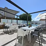 Teco - Moderne Mit Pool Und Meerblick アパート トロギール