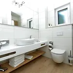 Teco - Moderne Mit Pool Und Meerblick トロギール