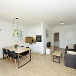 Teco - Moderne Mit Pool Und Meerblick