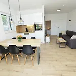 Teco - Moderne Mit Pool Und Meerblick アパート *