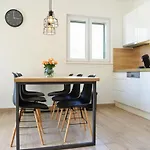 Teco - Moderne Mit Pool Und Meerblick * トロギール