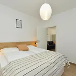Teco - Moderne Mit Pool Und Meerblick トロギール