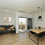 Teco - Moderne Mit Pool Und Meerblick アパート トロギール