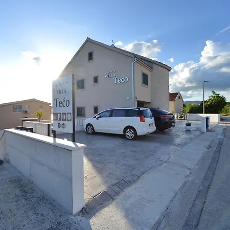 Teco - Moderne Mit Pool Und Meerblick アパート