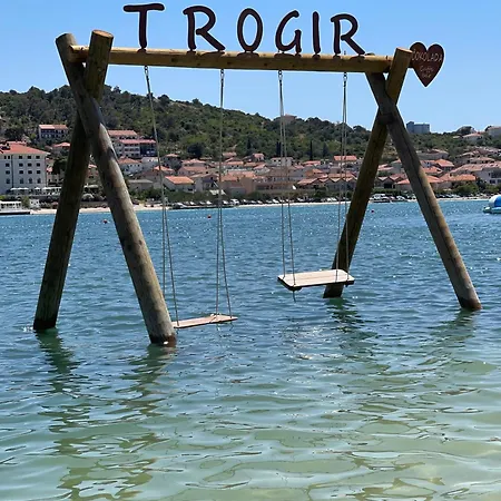Teco - Moderne Mit Pool Und Meerblick Daire Trogir