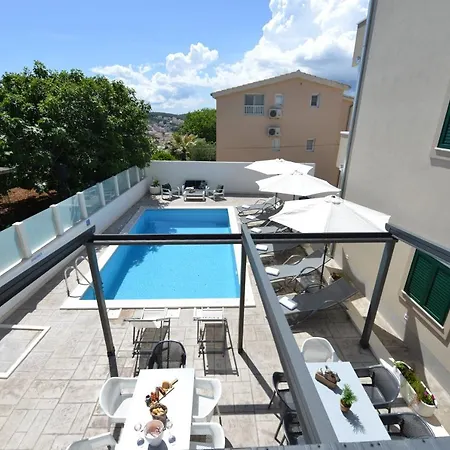 Daire Teco - Moderne Mit Pool Und Meerblick Trogir