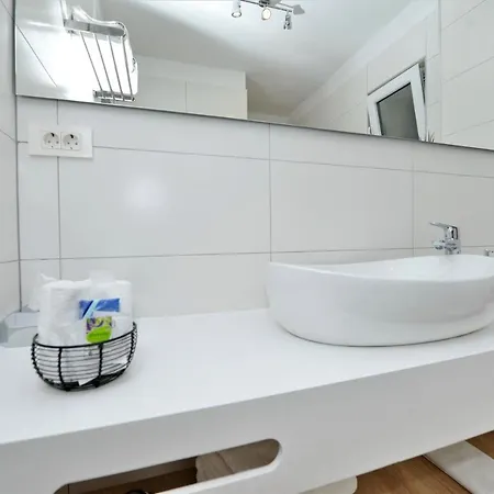 Teco - Moderne Mit Pool Und Meerblick Daire Trogir