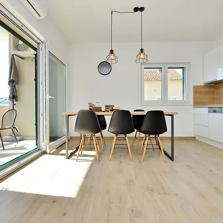 Teco - Moderne Mit Pool Und Meerblick Apartment