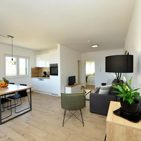Teco - Moderne Mit Pool Und Meerblick Apartment